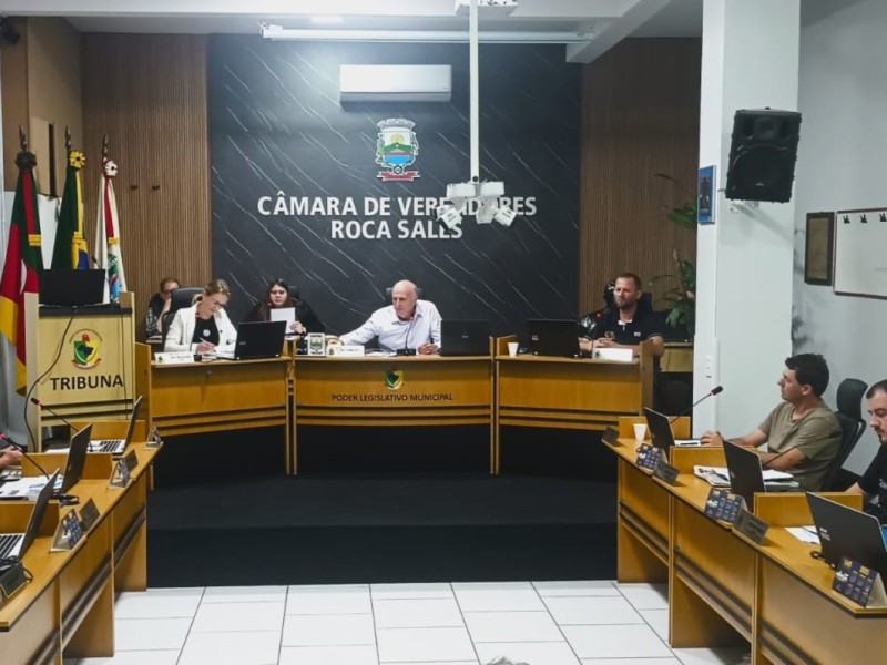 Os parlamentares também acompanharam, na noite desta segunda-feira (29), audiência pública sobre a prestação de contas do segundo quadrimestre do Executivo Municipal.