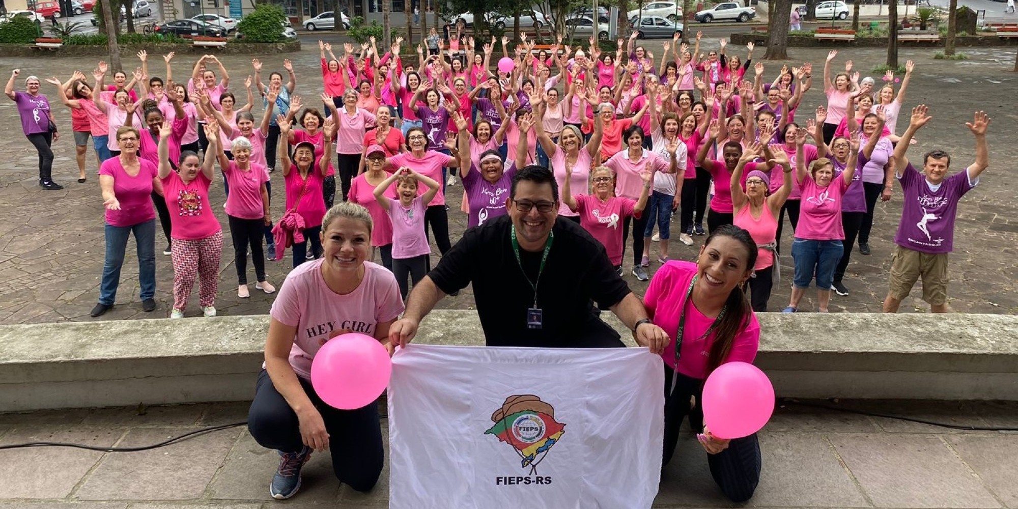 A atividade terminou na Praça, com aula de ritmos ministrada pelos educadores físicos Cristiano Silva, Bruna Kopp e Angela Bagatini.