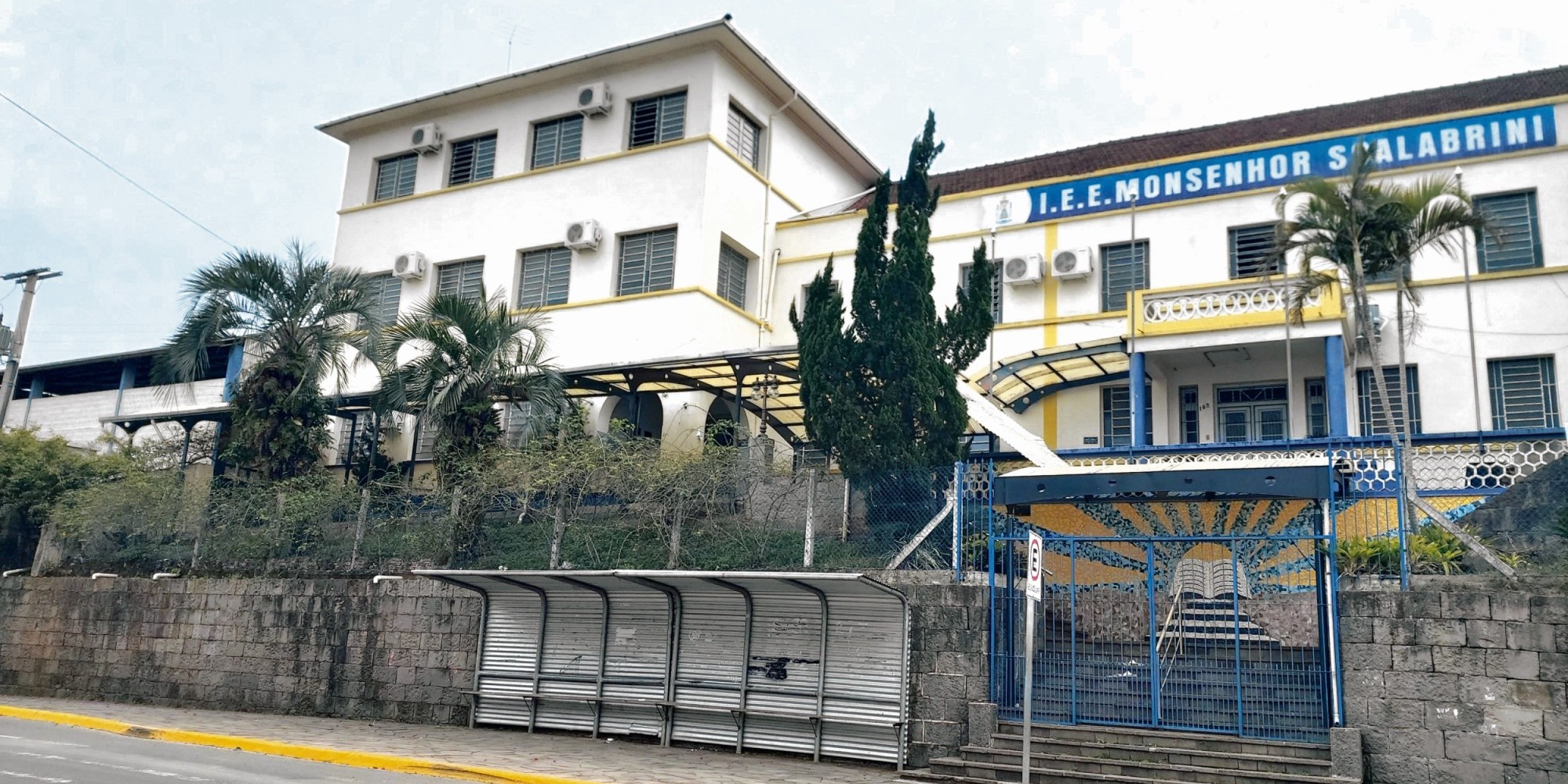 Cerca de 20 mil alunos e 420 profissionais contribuíram para a construção desta trajetória Cerca de 20 mil alunos e 420 profissionais contribuíram para a construção desta trajetória