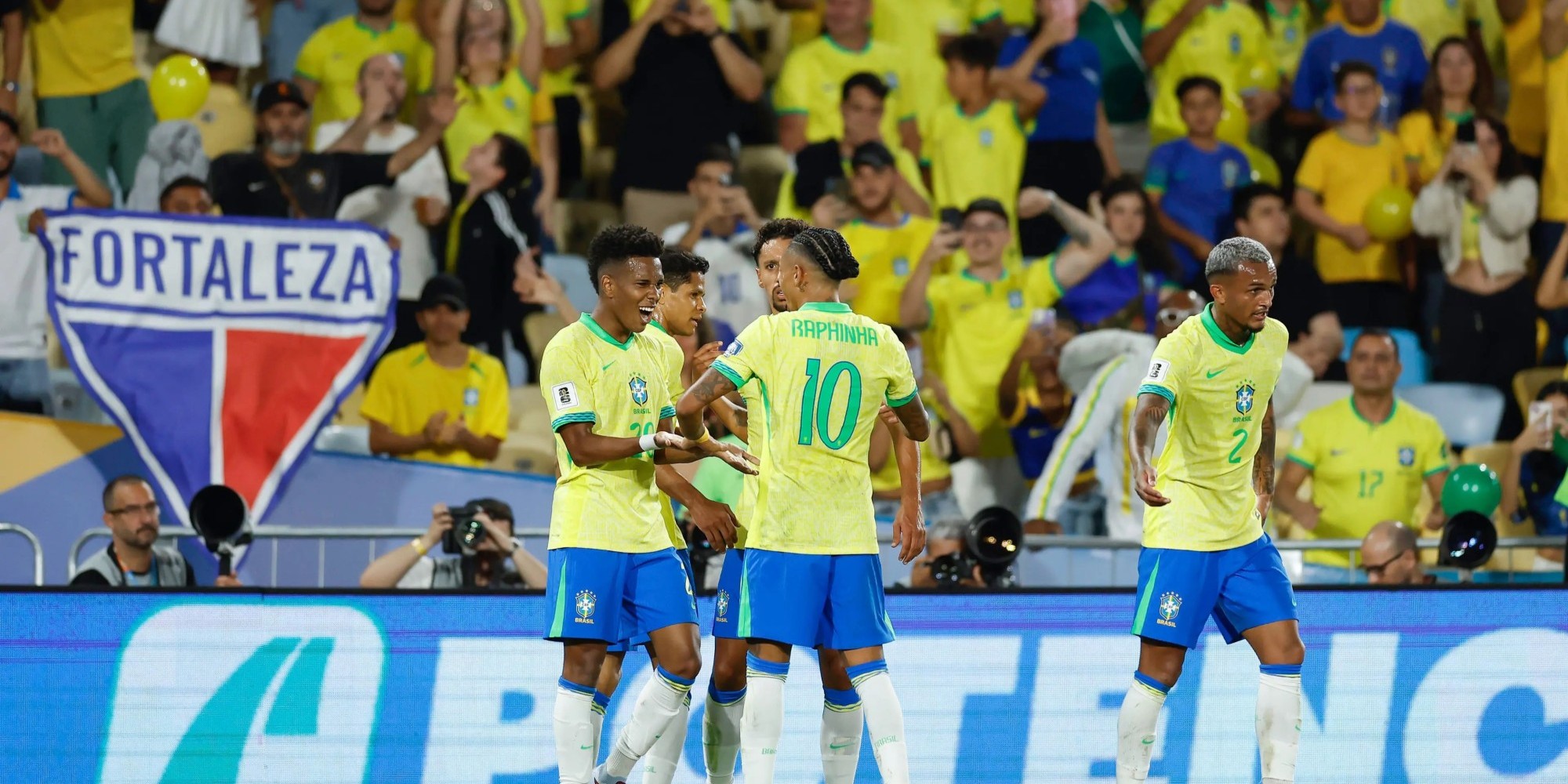 Diante de mais de 57 mil torcedores, a Seleção aplicou 3 a 0, na noite desta quinta-feira (4), com gols de Estêvão, Paquetá e Bruno Guimarães, chegando aos 28 pontos na tabela. O próximo compromisso será na terça-feira (9), contra a Bolívia, fora de casa.