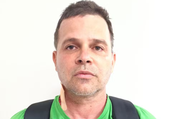Condenado pelo STF a 24 anos e 6 meses de pris&atilde;o, ele foi detido no Aeroporto de Assun&ccedil;&atilde;o ao tentar viajar para El Salvador.