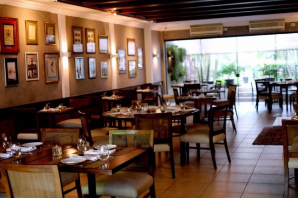 Retomada do funcionamento de restaurantes colaborou para o resultado positivo do setor de serviços