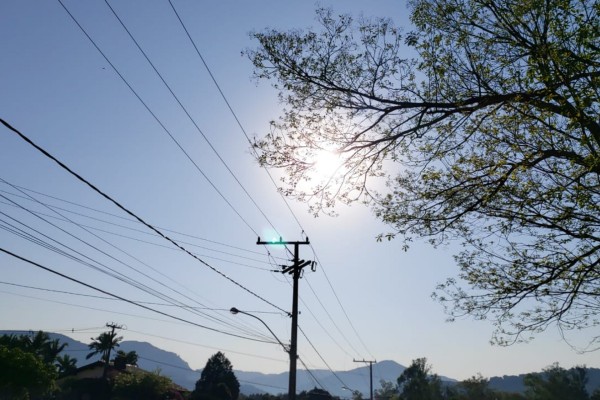 Termômetros podem registrar máximas de 39ºC até quarta-feira 