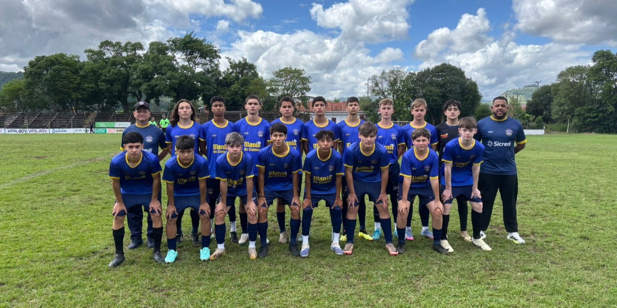 Várias categorias da escolinha encantadense garantiram classificação e lideranças nas fases finais do Campeonato Altos da Serra e da Copa dos Vales de futebol de campo. Várias categorias da escolinha encantadense garantiram classificação e lideranças nas fases finais do Campeonato Altos da Serra e da Copa dos Vales de futebol de campo.