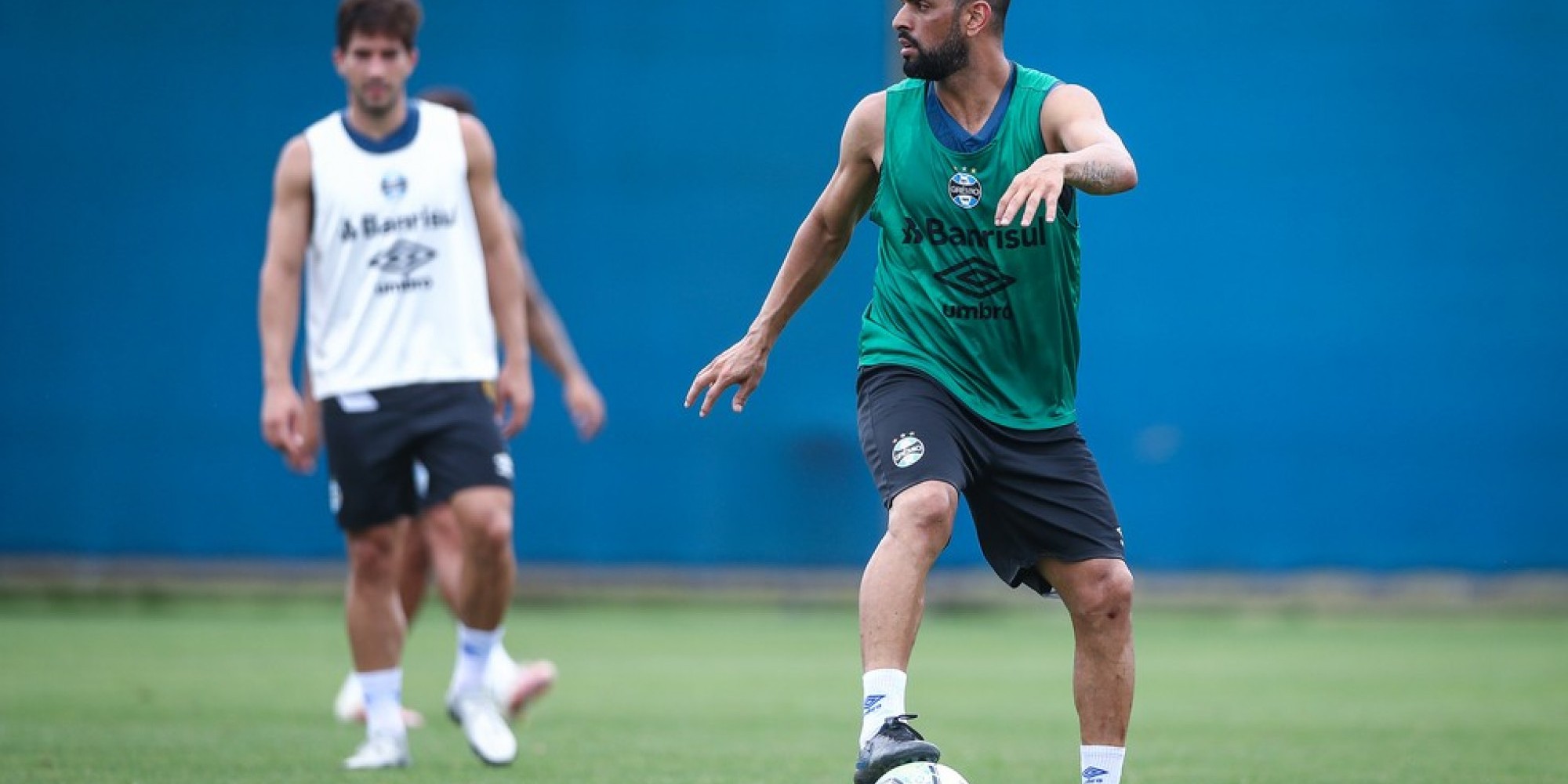 Maicon é uma das novidades no grupo Maicon é uma das novidades no grupo