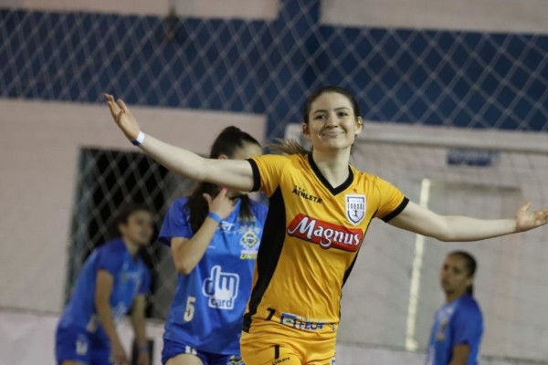 Bresciense atua no futsal paulista 