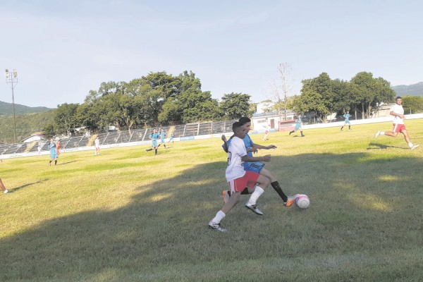 Encantado jogou amistoso contra uma equipe de Porto Alegre durante a preparação