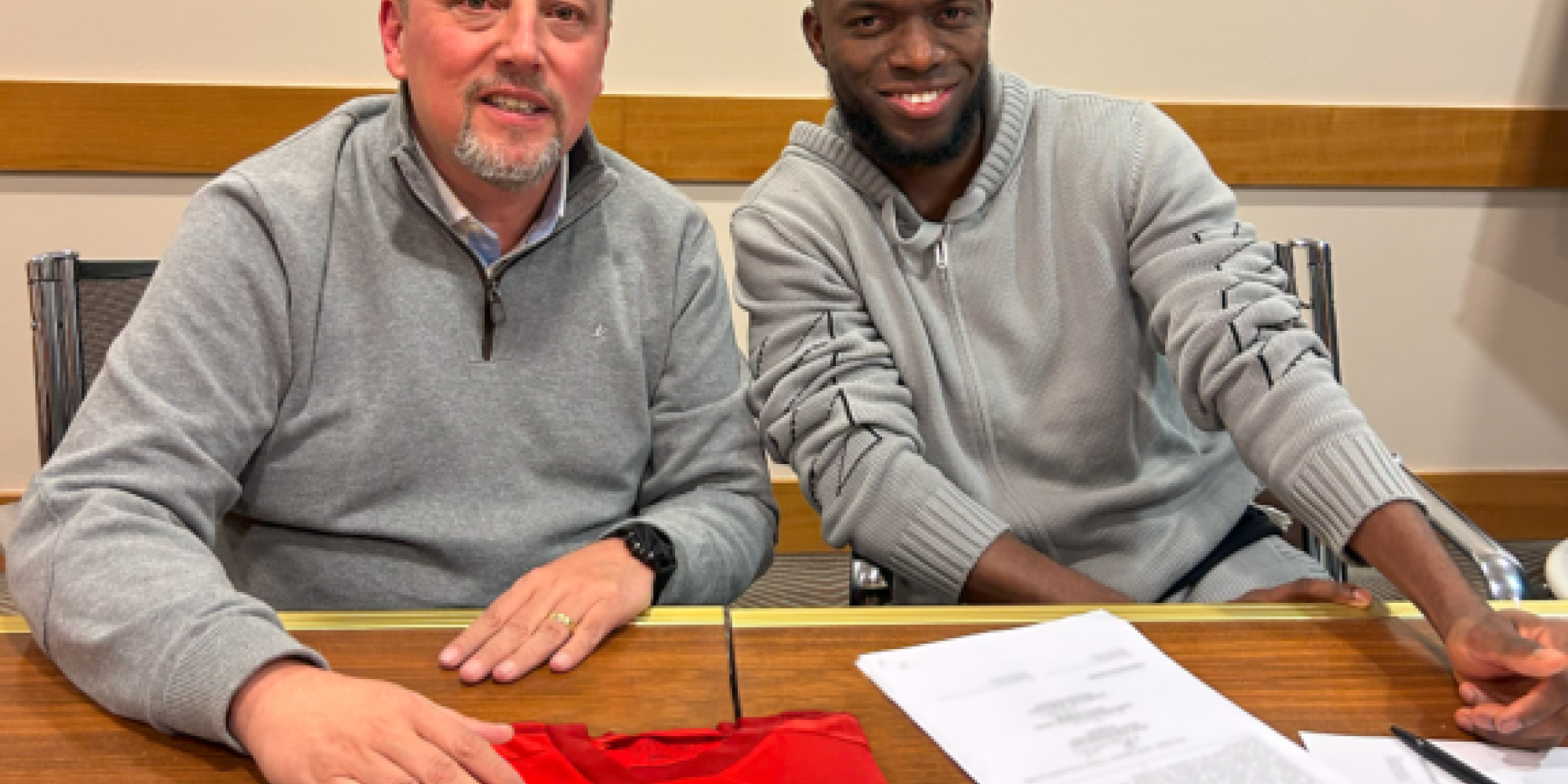 Equatoriano acertou com o Colorado até junho de 2026.