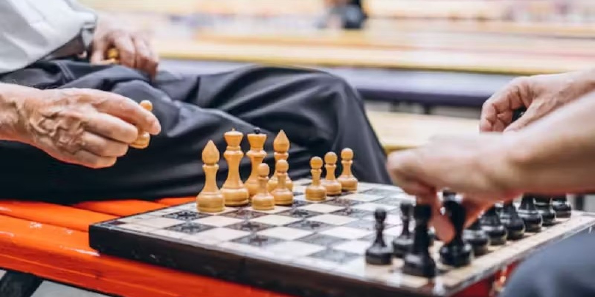 Estudo aponta que jogar xadrez e fazer palavras cruzadas reduz risco de demência