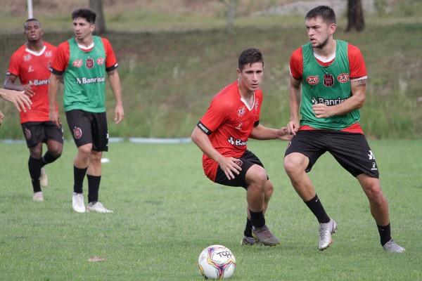 Brasil encara a Chape neste domingo 